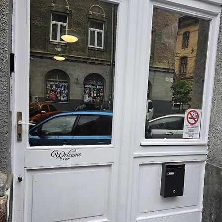 7Dab 8 Contactless Self Check-In Hotel Budapest Luaran gambar